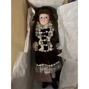 Vtg 80s Georgetown Collection Porcelain Doll Emily victorian dress. in box!